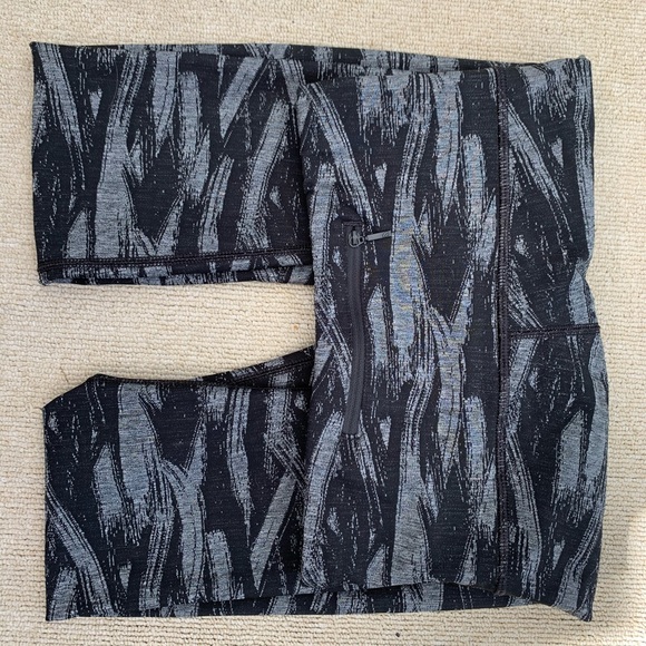 Women’s North face leggings - Picture 2 of 4